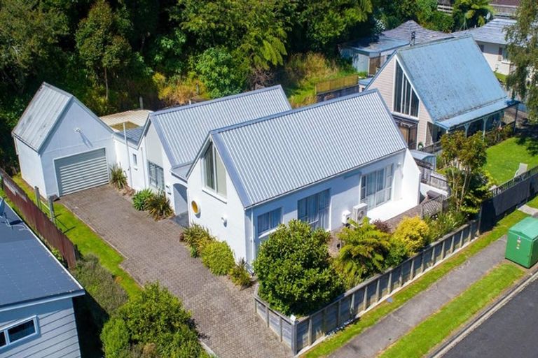 Photo of property in 13 Ambury Place, Merrilands, New Plymouth, 4312