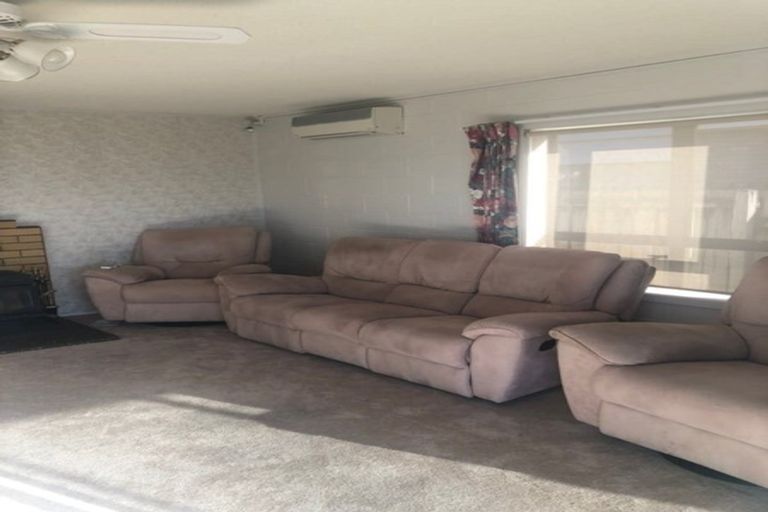 Photo of property in 1420 Whangaparaoa Road, Army Bay, Whangaparaoa, 0930