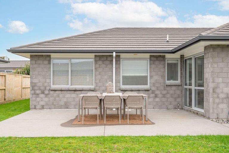 Photo of property in 100 Puhirake Crescent, Pyes Pa, Tauranga, 3112