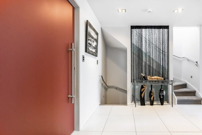 Photo of property in 26a Vipond Road, Stanmore Bay, Whangaparaoa, 0932