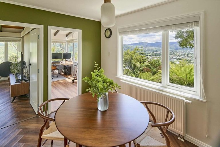 Photo of property in 16 Raynham Way, Silverstream, Upper Hutt, 5019