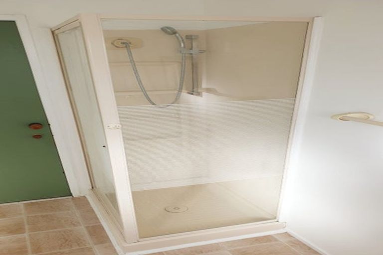 Photo of property in 1/856 East Coast Road, Northcross, Auckland, 0630