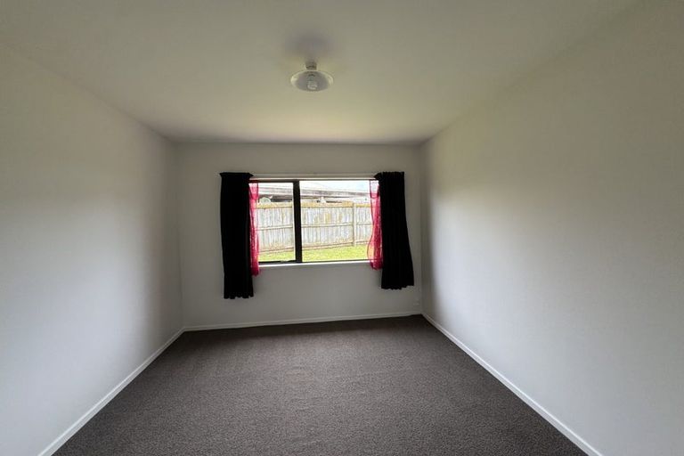 Photo of property in 399b Roscommon Road, Clendon Park, Auckland, 2103