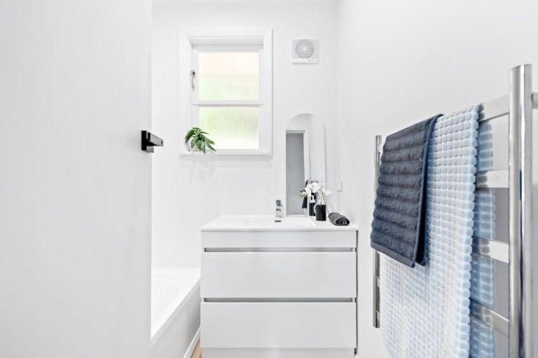 Photo of property in 7 Thomson Grove, Stokes Valley, Lower Hutt, 5019