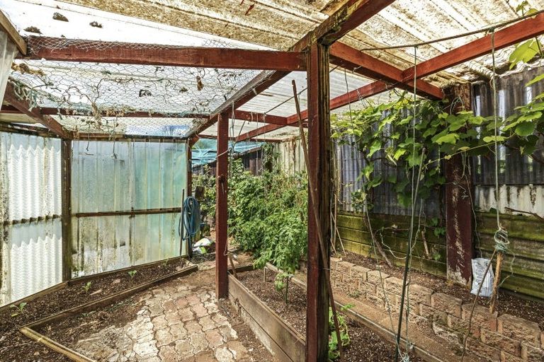 Photo of property in 4b Clerke Place, Marfell, New Plymouth, 4310