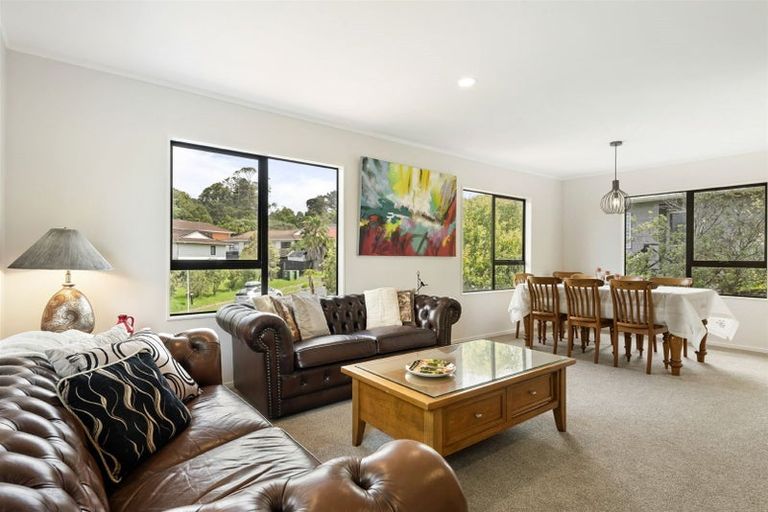 Photo of property in 21 Topliss Drive, Northcross, Auckland, 0632