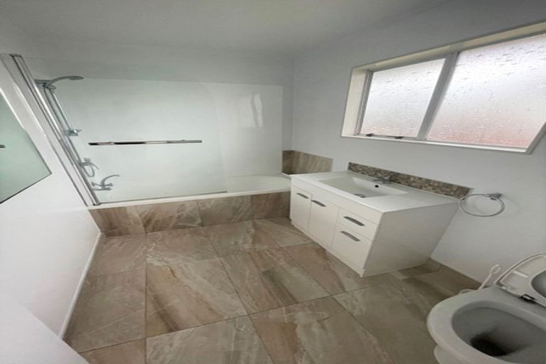 Photo of property in 2/109 Pigeon Mountain Road, Half Moon Bay, Auckland, 2012