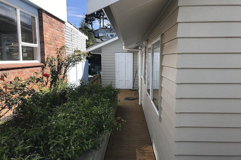 Photo of property in 20 Cypress Place, Sunnynook, Auckland, 0620