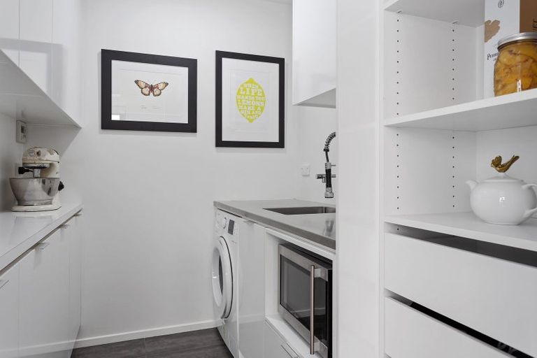 Photo of property in 154 Holly Road, St Albans, Christchurch, 8014