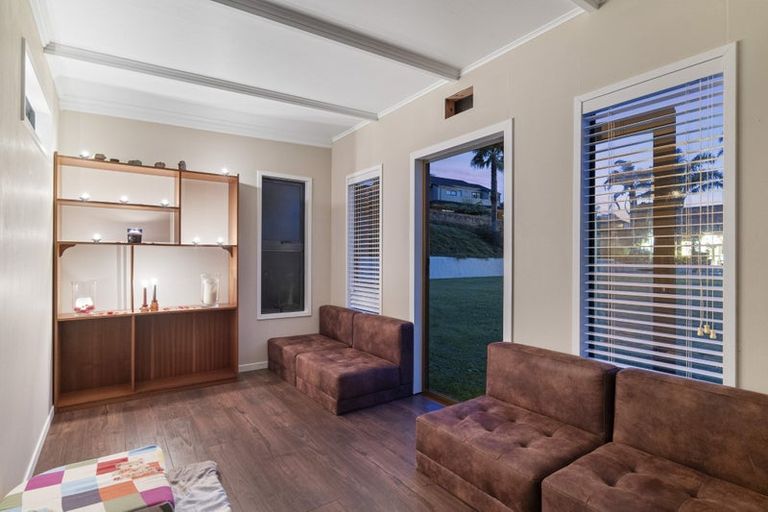 Photo of property in 12 Veale Road, Frankleigh Park, New Plymouth, 4310