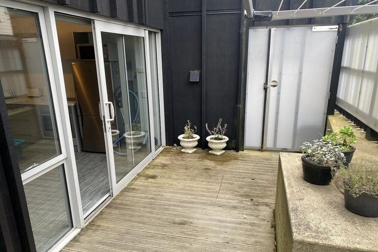 Photo of property in 5c Salmont Place, Kelburn, Wellington, 6012