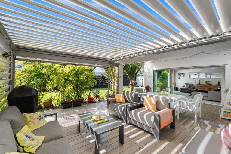 Photo of property in 6 Fred Carr Place, One Tree Point, 0118