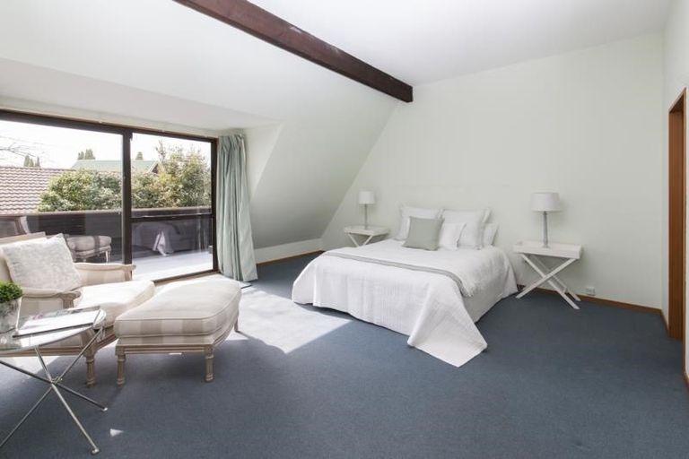 Photo of property in 33 Dovedale Avenue, Ilam, Christchurch, 8041