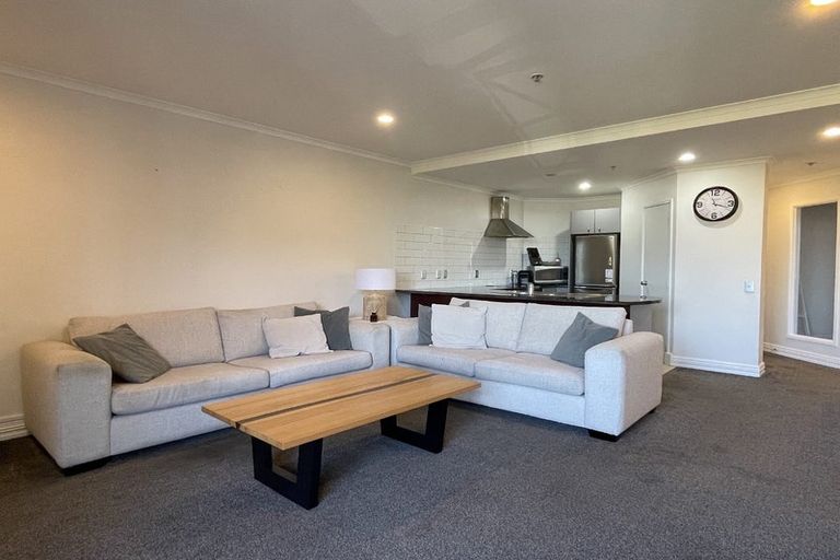 Photo of property in 2c/7-11 Bute Road, Browns Bay, Auckland, 0630