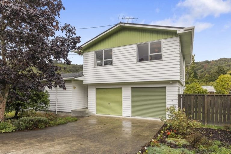 Photo of property in 5 George Street, Stokes Valley, Lower Hutt, 5019