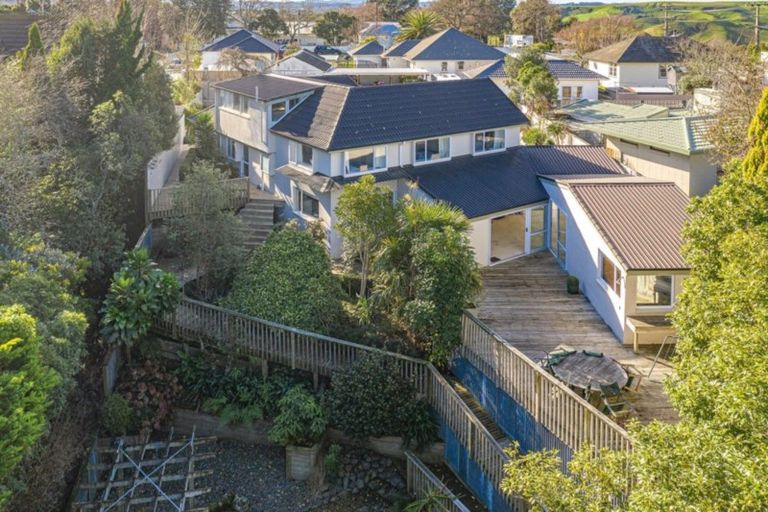 Photo of property in 2 Burtts Road, Durie Hill, Whanganui, 4500