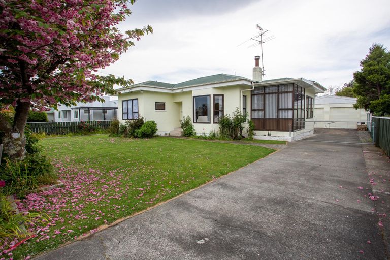 Photo of property in 4 Mckenzie Terrace, Carterton, 5713