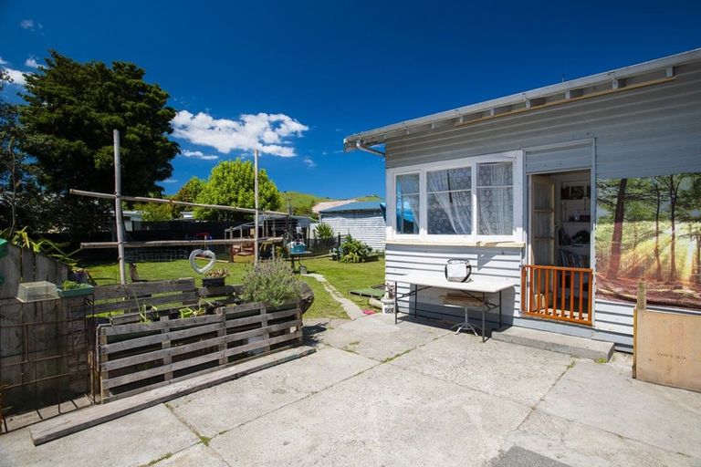 Photo of property in 14 Kara Street, Outer Kaiti, Gisborne, 4010