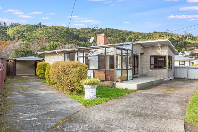 Photo of property in 105 Wood Street, Wainuiomata, Lower Hutt, 5014