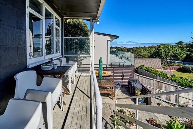 Photo of property in 52 Tutere Street, Waikanae Beach, Waikanae, 5036