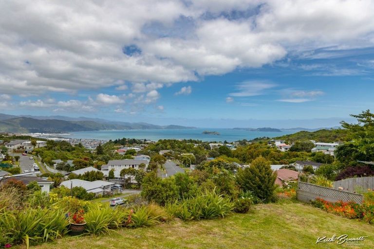 Photo of property in 39 Oakleigh Street, Maungaraki, Lower Hutt, 5010