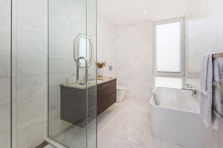 Photo of property in 2 Hyllton Heights, Lyttelton, 8082