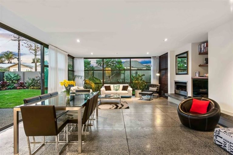 Photo of property in 4a Norwood Road, Bayswater, Auckland, 0622