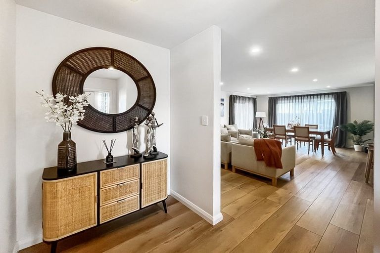 Photo of property in 53 Johnstone Drive, Fitzherbert, Palmerston North, 4410