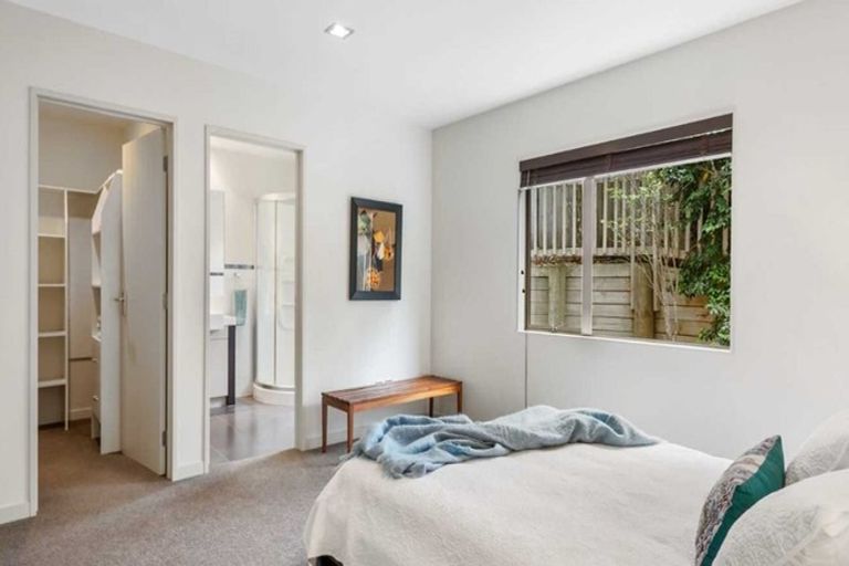 Photo of property in 68 Saddleback Rise, Murrays Bay, Auckland, 0630