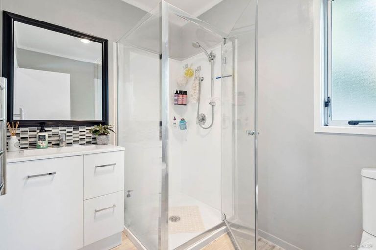 Photo of property in 11 Glenbury Place, Massey, Auckland, 0614