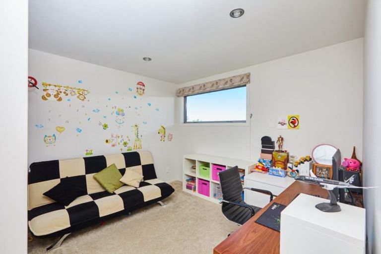 Photo of property in 72c Hobsonville Road, West Harbour, Auckland, 0618