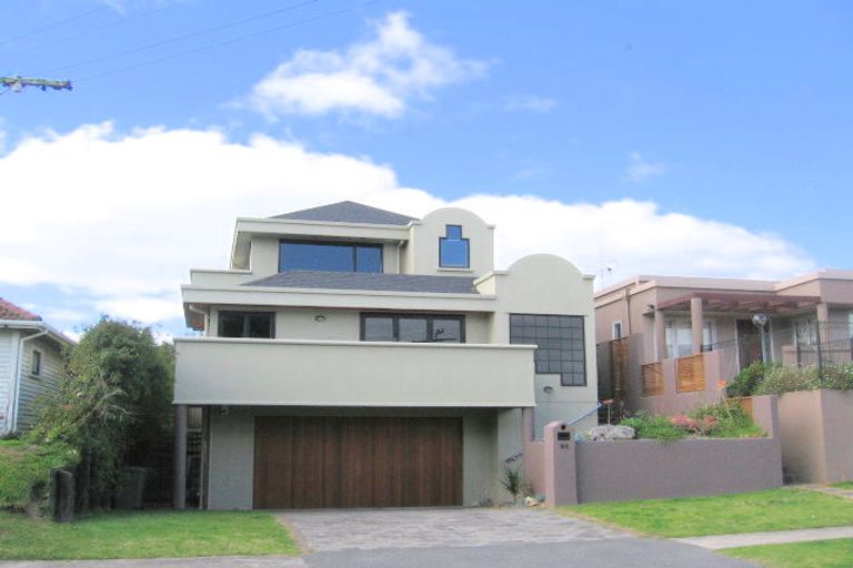 Photo of property in 25 Pitau Road, Mount Maunganui, 3116