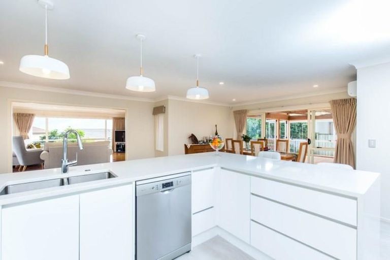 Photo of property in 10 Bejoy Rise, East Tamaki Heights, Auckland, 2016