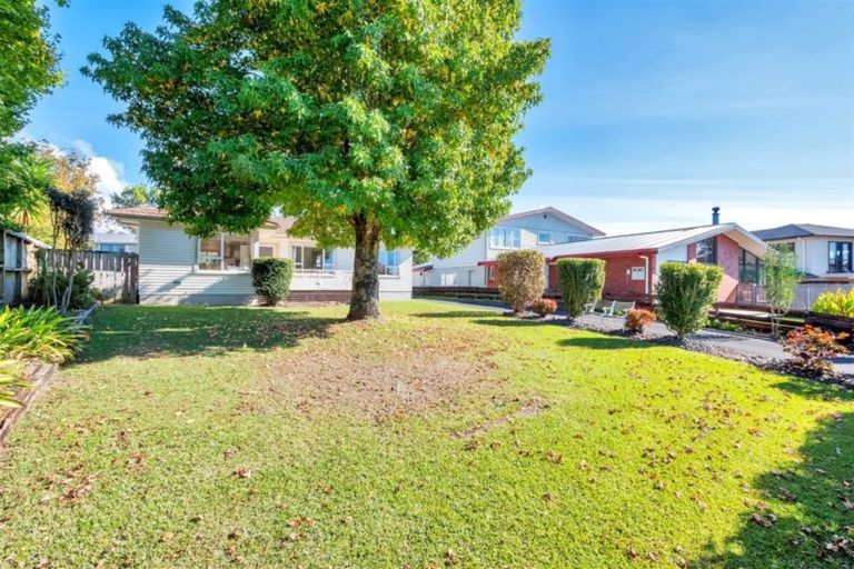 Photo of property in 20 Spence Road, Henderson, Auckland, 0612