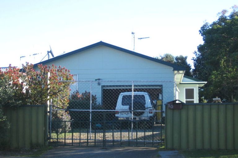 Photo of property in 10 Colenso Place, Otaki Beach, Otaki, 5512