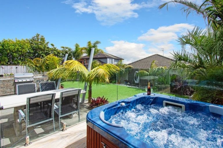 Photo of property in 17 Turnberry Drive, Wattle Downs, Auckland, 2103