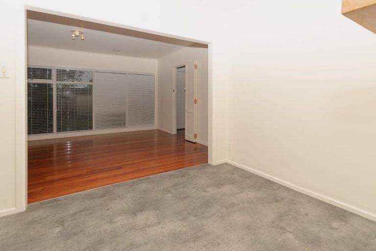 Photo of property in 2/164 Forrest Hill Road, Forrest Hill, Auckland, 0620