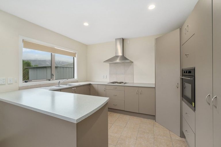 Photo of property in 44a Taylor Terrace, Tawa, Wellington, 5028