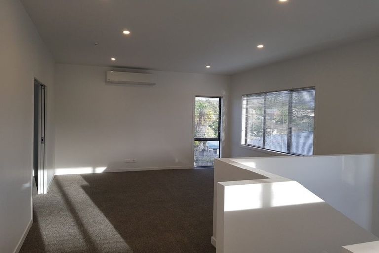 Photo of property in 89 Carlisle Road, Torbay, Auckland, 0632