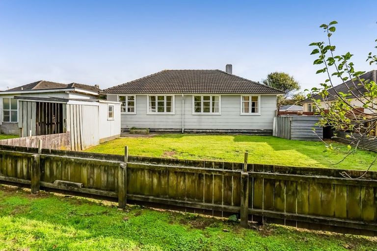Photo of property in 21 Miro Street, Merrilands, New Plymouth, 4312