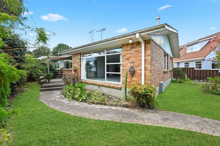 Photo of property in 56 Pulham Crescent, Queenwood, Hamilton, 3210