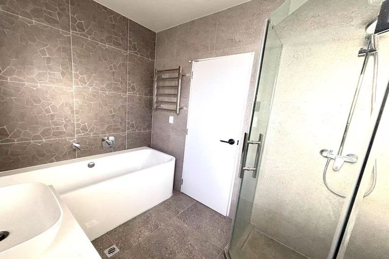 Photo of property in 15 Correa Court, Goodwood Heights, Auckland, 2105