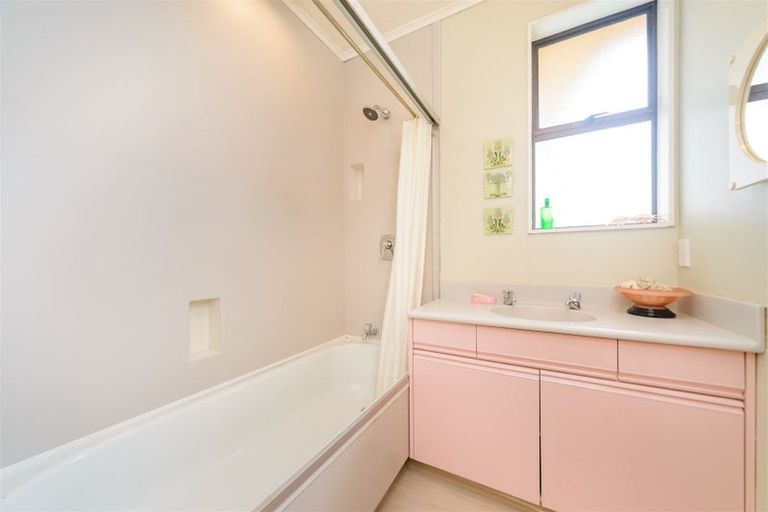 Photo of property in 73 Keeling Street, West End, Palmerston North, 4412