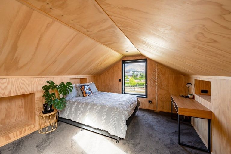 Photo of property in 39 Pounamu Avenue, Albert Town, Wanaka, 9305