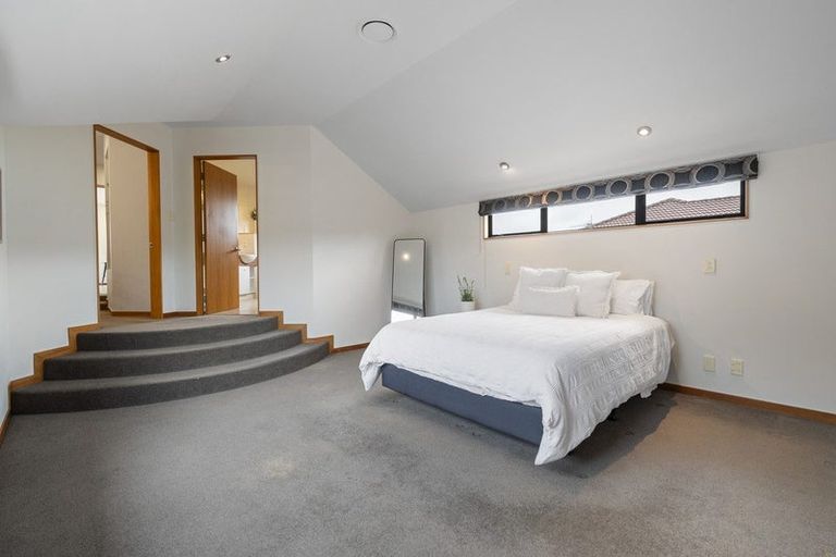 Photo of property in 33 Ruapehu Drive, Fitzherbert, Palmerston North, 4410