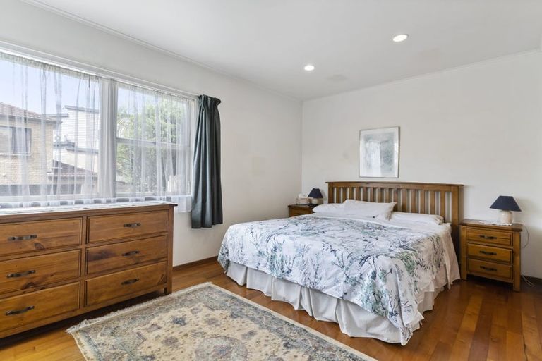 Photo of property in 77 Buscomb Avenue, Henderson, Auckland, 0610