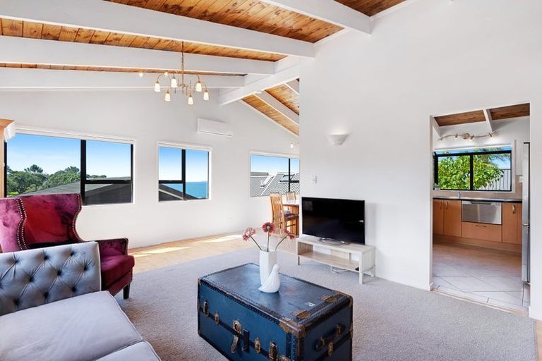 Photo of property in 1/59 Churchill Road, Murrays Bay, Auckland, 0630