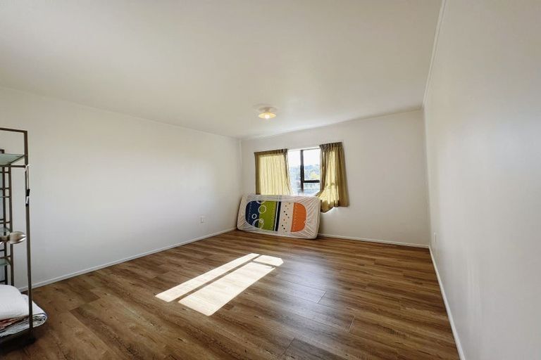 Photo of property in 23 Calman Place, Chatswood, Auckland, 0626