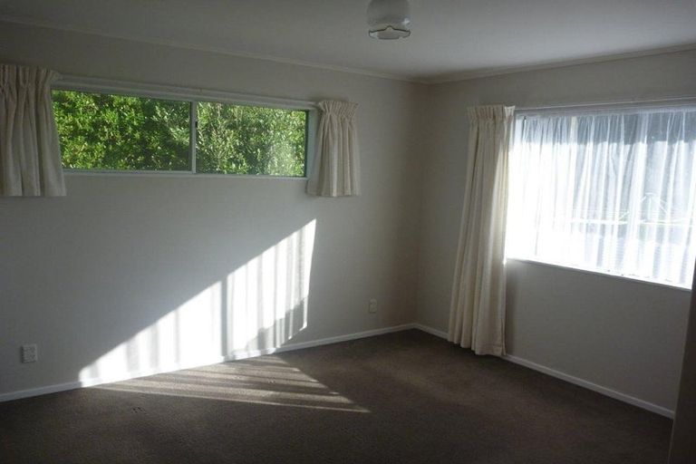 Photo of property in 68 Gloaming Hill, Titahi Bay, Porirua, 5022