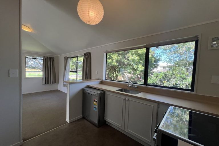 Photo of property in 16 Shearwater Street, One Tree Point, 0118